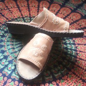 COPY - Tan Leather Duck Head Slip On Shoes sz 8 M…